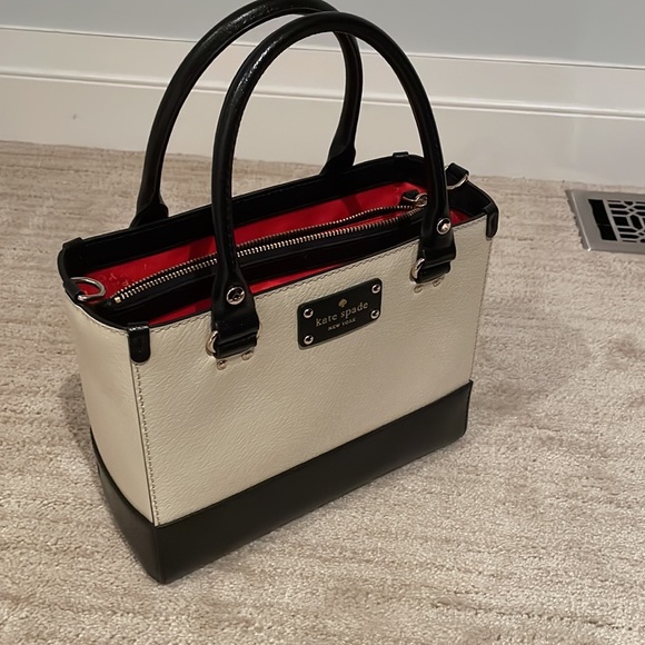 Kate spade satchel with red interior - Picture 3 of 4